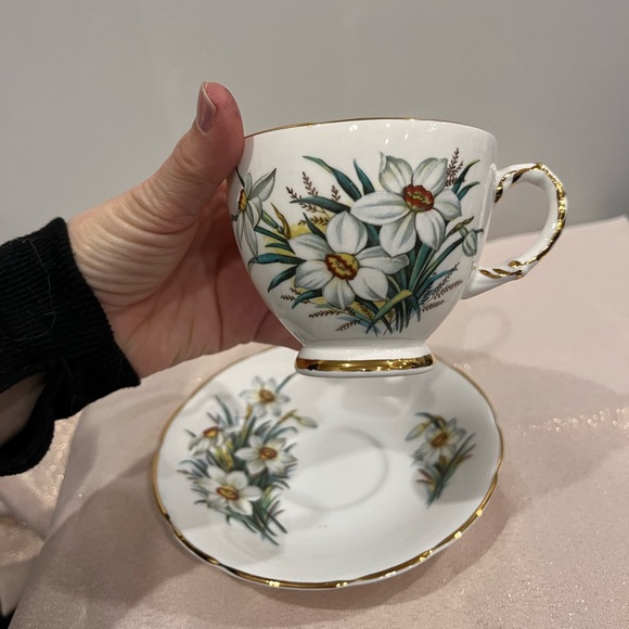 Vintage Delphine Tea cup and Saucer - Picture 6 of 10